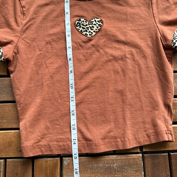 ⚡️EUC⚡️ SHEIN Leopard-Print Heart Crop Top - Size XS. - Picture 2 of 4
